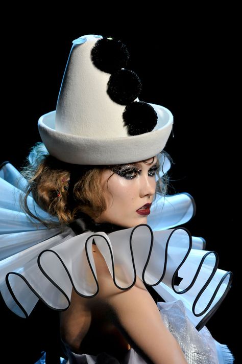 Clown Couture Pierrot Costume, Circus Fashion, Clown Hat, Pierrot Clown, Circus Aesthetic, Dark Circus, Sepang, Send In The Clowns, Night Circus