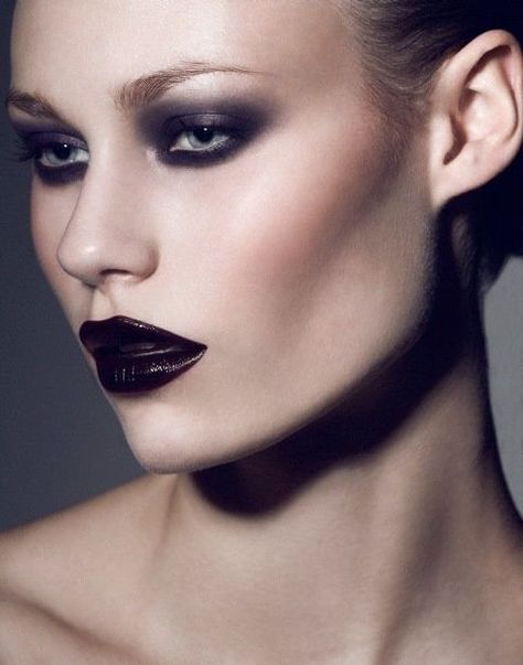 Sanggul Cepol, Black Smokey Eye, Make Up Inspiration, Dark Lipstick, Black Lipstick, Black Eyeshadow, Black Lips, Dark Makeup, Trendy Makeup