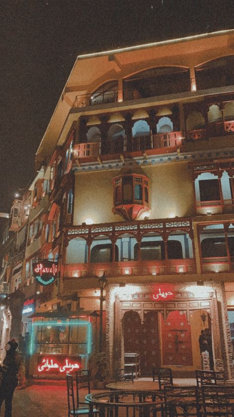 Lahore Restaurant Snapchat, Karachi Restaurants Snaps, 80s Pakistan, Haveli Restaurant Lahore, Night Snaps, Crazy Photography, Vintage Pakistan, Pakistan Aesthetic, India Aesthetic