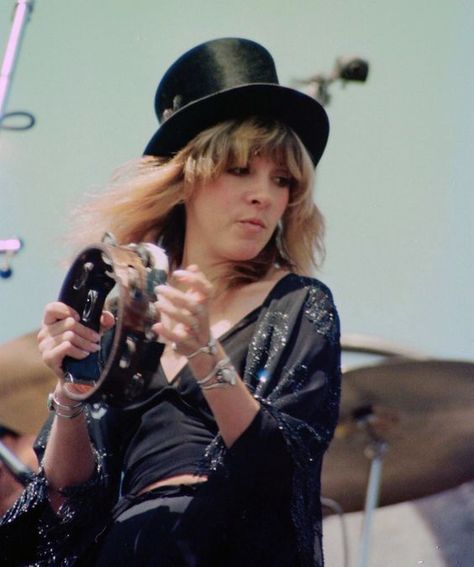 Stevie Nicks Top Hat, Stevie Nicks Style, Stevie Nicks Fleetwood Mac, Rock Steady, Beautiful Voice, Fleetwood Mac, Stevie Nicks, Look Vintage, Vintage Hollywood