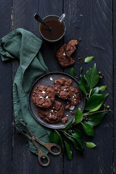 Food Photography Dessert, Moody Food Photography, Dark Food Photography, Dark Food, Food Photography Ideas, Dessert Photography, Food Photography Props, Food Styling Photography, Beautiful Food Photography