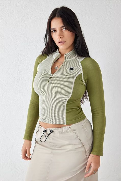 Athleisure-chic top by iets frans... crafted from a stretchy waffle-knit fabrication with two-tone panelled detailing throughout. Features a slim-fit style Ft. a mock neck, long sleeves, a cropped hem and contrast stitch details through the seams. Only at UO. Music Outfits, Athleisure Chic, Fashion Thoughts, Chic Top, Sport Chic, Style Change, Street Outfit, House Music, Cardigan Tops