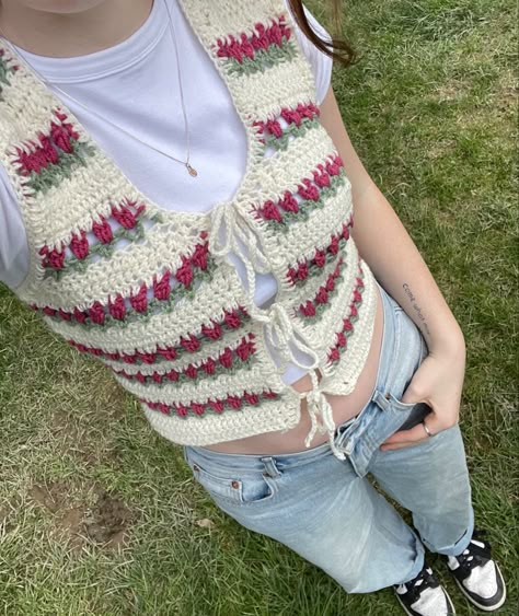 Crochet Flower Vest, Cute Crochet Top, Flower Vest, What To Crochet, Crochet Store, Crochet Project Ideas, Things To Crochet, Crochet Idea, Crocheting Ideas