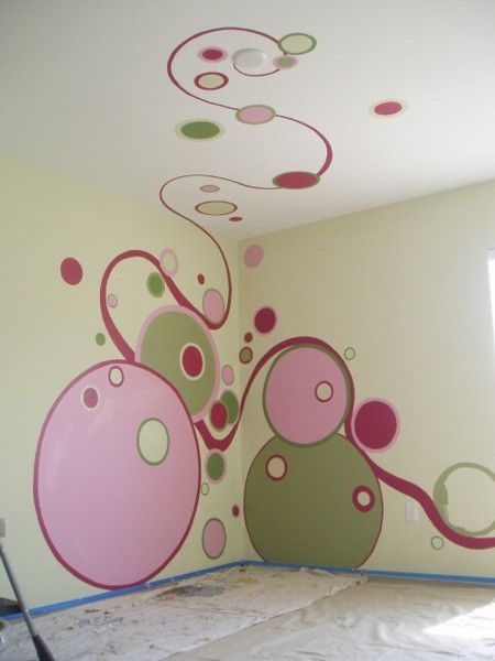 My daughter wants bubbles on her wall.....this is neat! Bubble Mural, Circle Painting Ideas, Fun Mural, Playroom Idea, Abstract Bedroom, Ceiling Mural, Diy Decoracion, Girls Closet, Wall Graphic