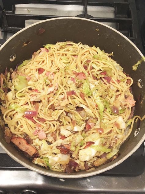 Cabbage Pasta, Spaghetti With Bacon, Bacon And Cabbage, Bacon Cabbage, Easy Macaroni Salad, Vegetable Spaghetti, Cabbage And Bacon, Cabbage Recipe, Healthy Pasta