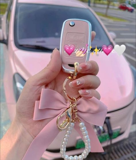 Pink Car Accessories, Pink Cars, Girly Car Accessories, Car Deco, Cool Car Accessories, Car Interior Design, Girly Car, Car Essentials, Car Things