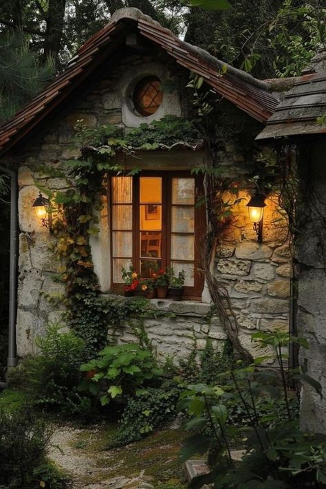 Diy Cottage, Nice Houses, Creative Diy Projects, Log Cabin Rustic, Witch Cottage, Stone Cottages, Cottage Exterior, Charming Home, Tiny Cottage