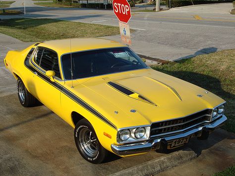 1974 Roadrunner| Hazzard Yellow| Daisy's 2nd in the series of Duke's of Hazard...1st was a '71 or '72 Rd.Runner !!! Plymouth Muscle Cars, Plymouth Satellite, Dodge Muscle Cars, Mopar Cars, Mopar Muscle Cars, Plymouth Roadrunner, Cars Usa, Mopar Muscle, Rat Rods