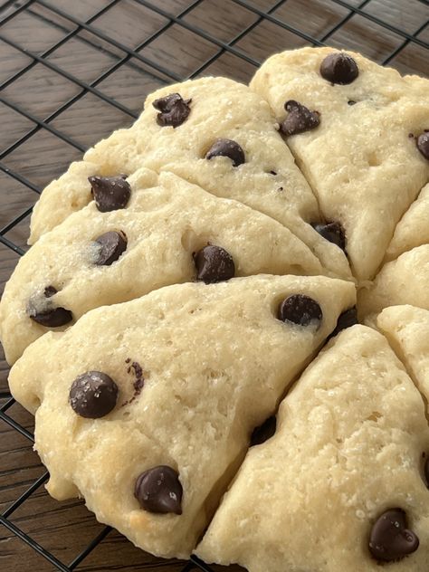 Greek yogurt chocolate chip scones are a super fast scone recipe that comes together in 5 minutes or less, & only one bowl! No eggs needed. Greek Yogurt Scones Easy Recipes, Greek Yogurt Scones Healthy, Scones With Greek Yogurt, Greek Yogurt Baking Recipes, Scones No Egg, Scones With Yogurt, Greek Yogurt Scones, Yogurt Scones Recipe, Low Fat Biscuits