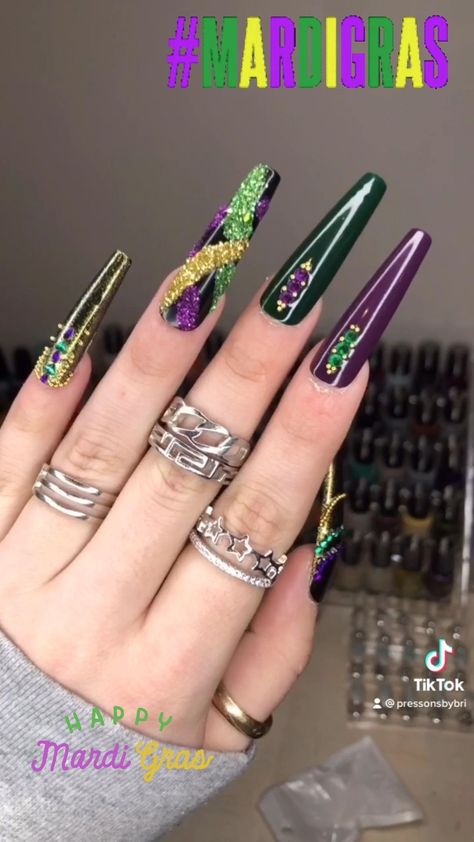 Madi Gras Nails, Mardi Gras Nails Acrylic, Mardi Gras Nails Ideas, Mardi Gras Nails Design Simple, Mardi Gras Nails Design, Mardi Gras Sns Nails, Mardi Gras Nail Designs Ideas, Marci Grad Nails, Mardi Gras Gel Nails Ideas