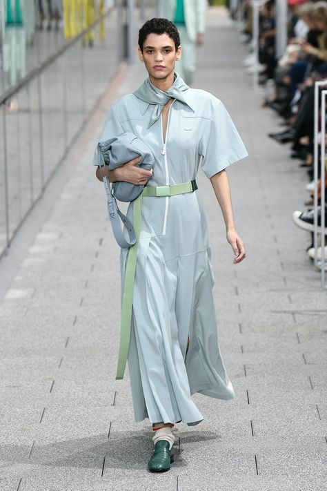 Pastel Colors Fashion, Soft Utility, Bowling Outfit, Pastel Beige, Mint Fashion, Scarf Trends, Fashion Runway, Neutral Fashion, Fashion 2020