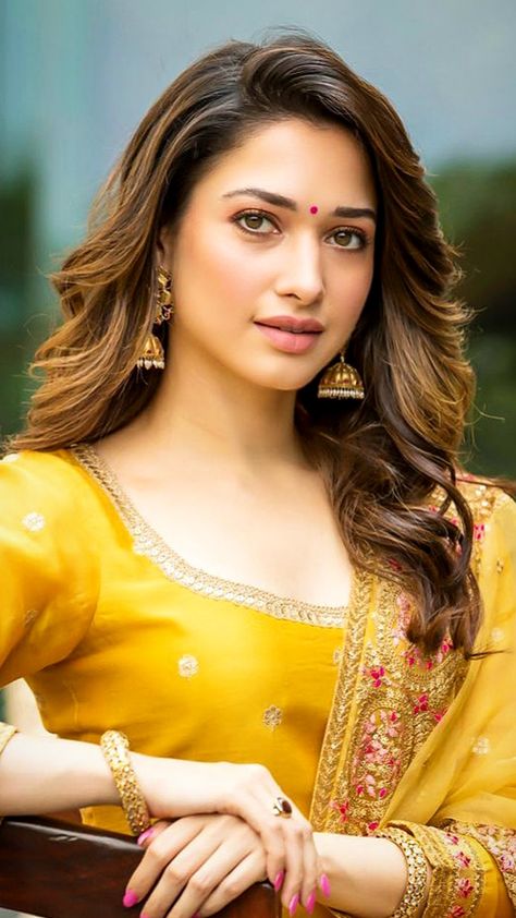 Tammanah In Sarees, Tamanna Hd Images, Tamana Bhatiya Bold, Tamannaah Saree, Celebrities Outfits, Saree Black, Queen Images, Bridal Sarees South Indian, Tamanna Bhatia