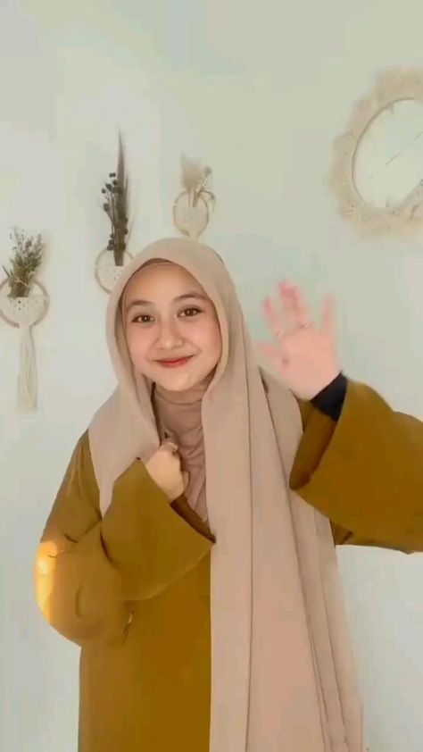 Indonesian Hijab Tutorial, Tutorial Bawal To Shawl, Bawal Tutorial, Hijab Syar'i Style, Shawl Tutorial, Aesthetic Hijab, Tutorial Hijab Pashmina, Simple Hijab Tutorial, Wedding Wishlist