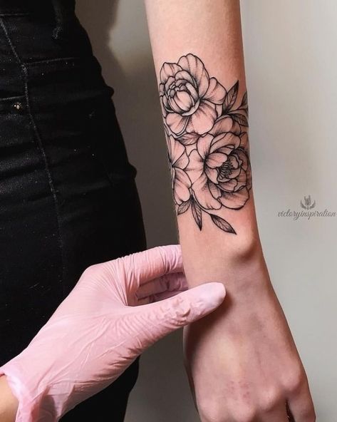 White Flower Tattoos, Forearm Cover Up Tattoos, Black And White Flower Tattoo, Outer Forearm Tattoo, Forearm Flower Tattoo, Flower Tattoo Ideas, Cool Wrist Tattoos, Flower Wrist Tattoos, Wrist Tattoos For Guys