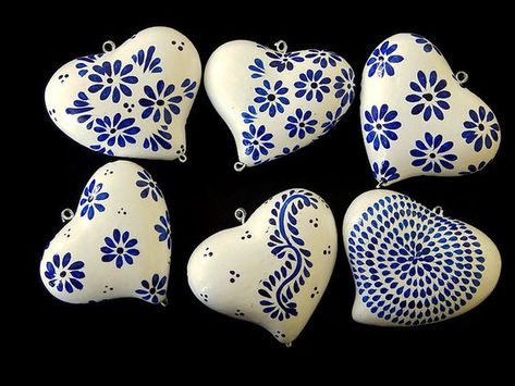 Sacred Heart Art, Ceramic Bead Jewelry, Mexican Crafts, Heart Mirror, Painted Rocks Kids, Clay Ornaments, Handmade Fashion Jewelry, Clay Design, Rock Painting Art