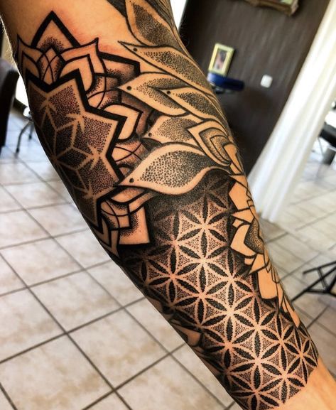 Aztec Sleeve Tattoos Mens Arm, Geometric Shading Tattoo, Tattoo Filligree, Geometric Arm Sleeve, Mandala Tattoo Stencil Men, Geometric Wrist Tattoo, Geometric Mandala Tattoo Stencil, Triangular Tattoo, Mandala Tattoo Mann