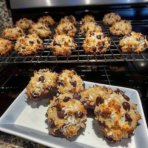 Keto Magic Cookies Keto Magic Cookies, Magic Cookies, Joy Cookies, Almond Joy Cookies, Keto Easy, Free Keto Meal Plan, Quick Treats, Sugar Free Chocolate Chips, Points Recipes