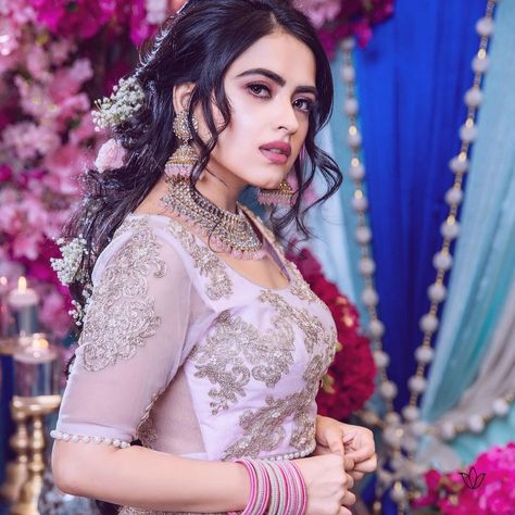 Simi Chahal, Wedding Hijab Styles, Punjabi Models, Hd Wallpapers For Mobile, Elegant Attire, Wedding Dresses For Girls, Wallpapers Hd, Hair Color For Black Hair, Girls Dpz