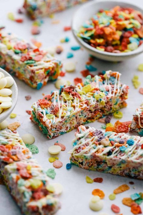 Fruity Pebble Bars, Strawberry Rice Krispie Treats, Fruity Pebbles Treats, Homemade Snacks Recipes, Leftover Strawberries, Homemade Marshmallow Fluff, Fruity Pebble, Fruity Pebbles Cereal, Pebbles Cereal