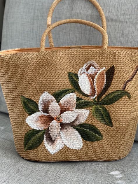 Eco friendly Hand Painted Jute Bags, Jute Bag Painting Ideas, Painted Handbags, Jute Bags Design, Hand Painted Bags, Fabric Paint Shirt, Bone Bordado, Painted Handbag, Canvas Bag Diy