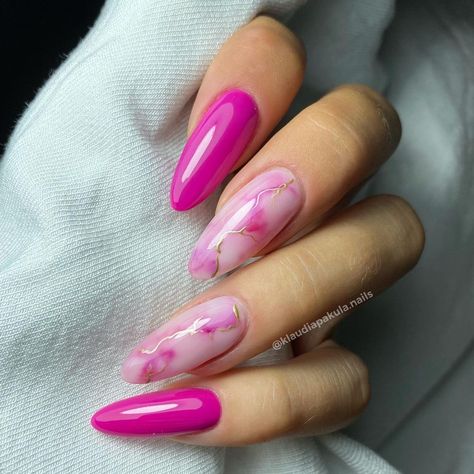 Magenta Nails With Design, Crazy Pink Nails, Magenta Ombre Nails, Fucsia Nails Design, Magenta Acrylic Nails, Nail Art Fucsia, Magenta Pink Nails, Magenta Nail Art, Magenta Nails Design