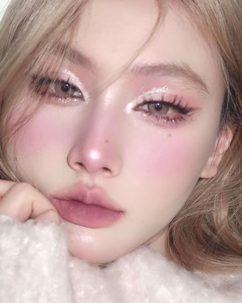 Ball Outfits, Asian Makeup Tutorials, Angel Makeup, Girly Makeup, Kpop Makeup, Pink Eye Makeup, Cute Eye Makeup, Doll Eye Makeup, Korean Eye Makeup