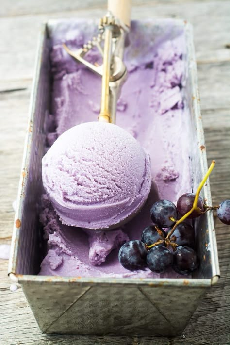 Grape Frozen, Concord Grape Recipes, Stickers Ice Cream, Freezer Treats, Grape Dessert, Grape Ice Cream, Frozen Recipes, Frozen Deserts, Concord Grapes