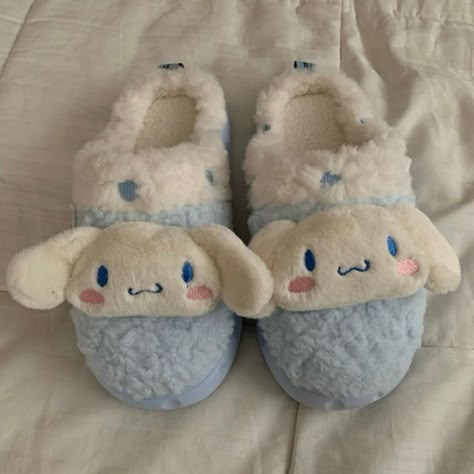 Cinnamoroll Fluffy Slippers (Sanrio Licensed) Size: Says 38-39 Which Is Basically An 8. I’m An 8 But It’s A Very Tight Fit So I Think Size 7 Is Best. New, Never Worn. Only Tried On. Very Cute And Comfortable. Sinamon Roll, Cinnamoroll Slippers, Cinnamoroll Collection, Cinnamoroll Merch, Cinnamoroll Items, Sanrio Slippers, Cinnamoroll Stuff, Sanrio Room Decor, Kawaii Slippers