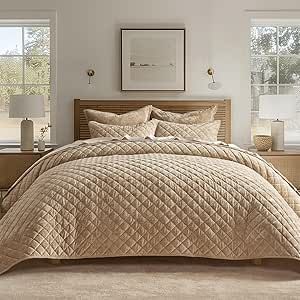 EVERGRACE Luxury Velvet Quilt Set King Size, Diamond Quilted Lightweight Velvet Comforter for All Season, Ultra Soft Oversized Bedspread Coverlet Bedding Set with 2 Pillow Shams, Beige Taupe Tan Quilt Bedding Ideas, Beige Quilt, Beige Comforter, Velvet Comforter, Coverlet Bedding, Velvet Quilt, Lightweight Comforter, Quilt Set, Diamond Quilt