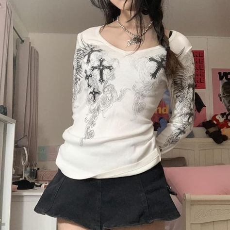 Y2K Floral Long Sleeve Crop Top Hollow Out Aesthetic Harajuku T Shirts 90s Girls Casual Retro Tee Tops Autumn Streetwear White Rockstar Outfit, White Grunge Outfit, 2000 Tops, Thrift Outfits, River Aesthetic, Girlfriend Outfits, Glow Up Goals, Crop Top Aesthetic, Punk Style Outfits