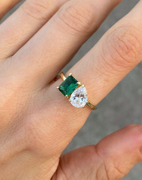 Emily Ratajkowski Engagement Ring, Toi Et Moi Engagement Rings Emerald, Radiant Cut Ring, Emerald Engagement Ring Green, Ring Green Stone, Stone Wedding Ring, Radiant Cut Rings, Green Stone Ring, Mothers Ring