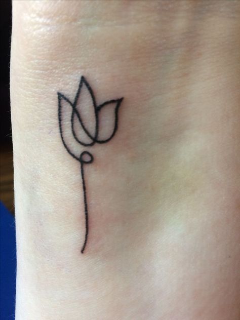 Tulip Wrist Tattoo, Tulip Hand Tattoo, Minimalist Tulip Tattoo, Tulip Tattoos, Dutch Tattoo, Tiny Flower Tattoos, Tulip Tattoo, Handpoke Tattoo, Meaningful Tattoos For Women