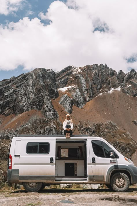 Van Life California, Travelling In A Van, Live In Van, Road Trip Vehicles, Camper Pictures, Campervan Aesthetic, Campervan Hacks, Campervan Storage Ideas, Camper Layout