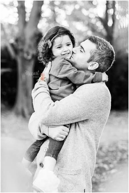 Father Daughter Poses, Father Daughter Pictures, Father Daughter Photos, Daughter Photo Ideas, Toddler Poses, Father Daughter Photography, Daughter Photography, Toddler Photoshoot, Children Photography Poses