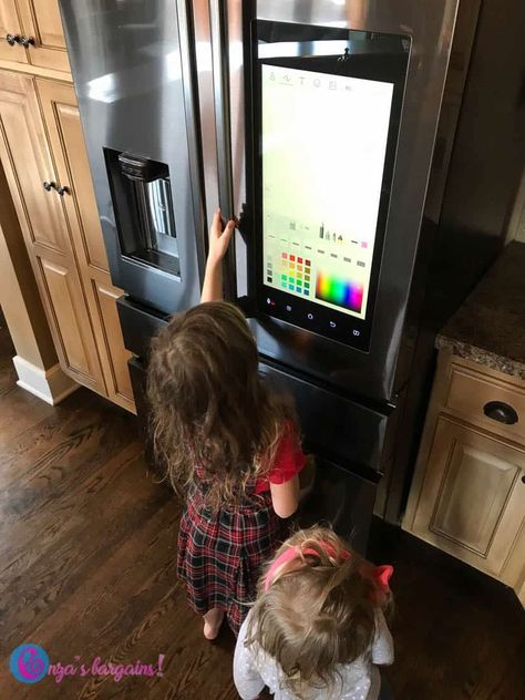 Samsung Family Hub Refrigerator from Best Buy - What you didn’t know your fridge could do? Samsung Family Hub Refrigerator, Home Tumblr, Family Hub Refrigerator, Luxury Ads, Disaster Plan, Family Hub, People Dont Understand, Samsung Refrigerator, New Kitchen Ideas