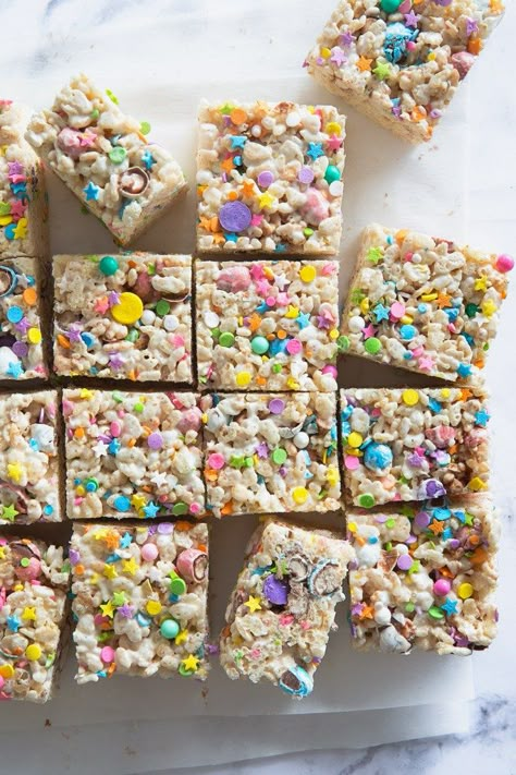 Easter Rice Krispie Treats via Real Food by Dad Easter Rice Krispies, Easter Candies, Easter Rice Krispie Treats, Robin Eggs, Easter Party Food, Easter Snacks, Easter Sweets, Krispy Treats, Easter Desserts Recipes