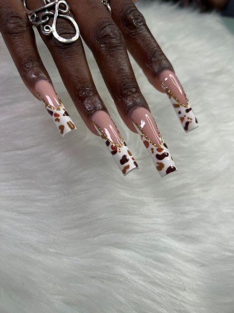 Brown Cowprint Nails, Brown Duck Nails, Fall Nails Baddie, Brown Y2k Nails, Brown Nails With Gems, Brown Cow Nails, Chocolate Nails Design, Brown And Black Nails, Cow Nails Acrylic