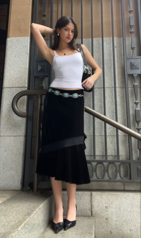 90s Black Skirt Outfit, Midi Skirt Aesthetic Outfit, Flowy Black Midi Skirt, Flowy Midi Skirt Outfit, Black Midi Skirt Outfit Aesthetic, Midi Black Skirt Outfit, Librarian Core, Black Midi Skirt Outfit, Low Rise Midi Skirt