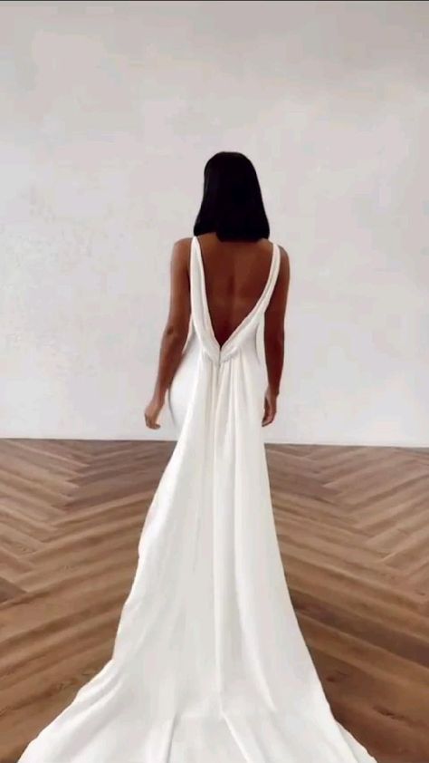 Elegant Open Back Wedding Dress, Classy Low Back Wedding Dress, Wedding Dresses With Low Back, Low Back Simple Wedding Dress, Simple Wedding Dress Backless, Simple Low Back Wedding Dress, Backless Wedding Dress Simple, Dresses With Sleeves Elegant, Wedding Dresses Low Back