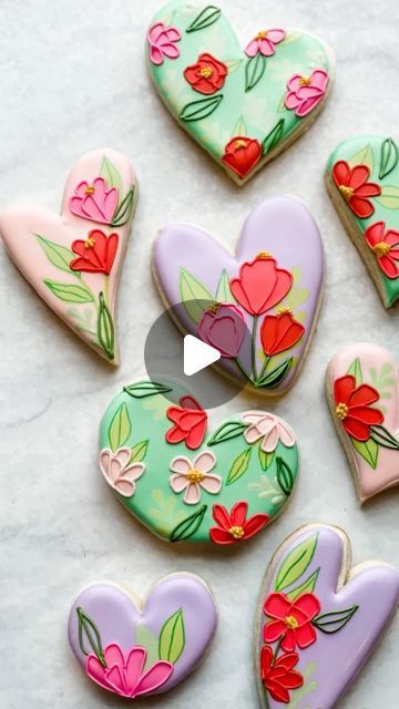 Edible Flower Cookies, Heart Royal Icing Cookies, Cookie Shapes, Floral Cookies, Leaf Cookies, Cookie Videos, Candy Flowers, Flower Cookies, Heart Cookies