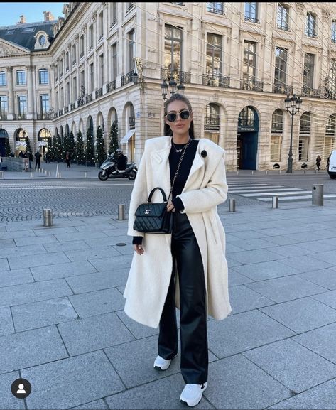 Off White Long Coat Outfit, Off White Coat Outfit Hijab, White Coat Hijab Outfit, Zara White Long Coat, Luxury Winter White Wool Coat, White Coat Outfit, Recycled Outfits, Parisian Aesthetic, White Coat