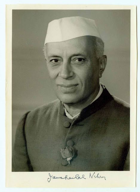 Nehru Nehru Pictures, Childrens Day Quotes, History Of Modern India, 1800s India, Jawaharlal Nehru, Indian Freedom Fighters, India Old Pictures, Ms Dhoni Photos, School Art Activities