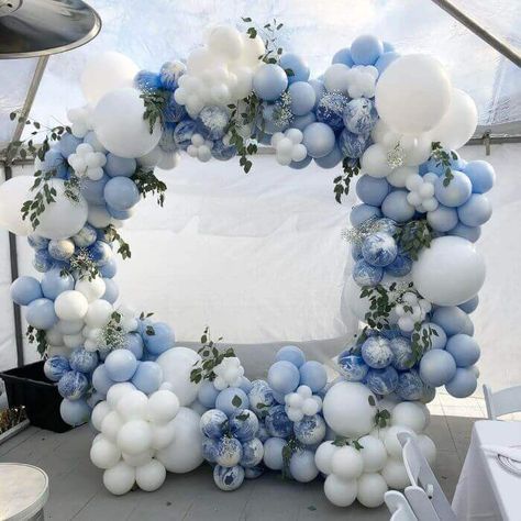 Blue Balloon Backdrop, Blue And White Balloons, Decoration Communion, 21st Decorations, Event Decor Ideas, Party Decorations Table, Birthday Glam, Backdrop Arch, Blue Party Decorations