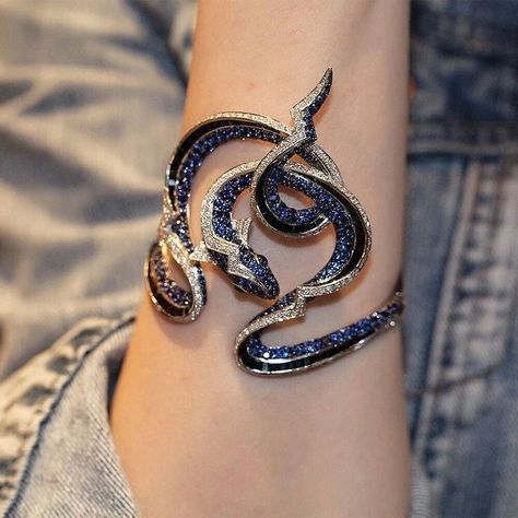 Dragon Accessories, Fancy Accessories, Gothic Bracelet, Chique Outfits, Magical Jewelry, Snake Jewelry, Snake Bracelet, Fancy Jewelry, Hand Jewelry