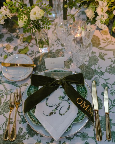 Ahhh we loved embroidering these velvet bows and napkins for @lindsey.boyce.design last year! White linen napkins were embroidered with our very own botanical monogram design, and each green velvet bow was embroidered with the wedding guest initials- perfection! 🤍 Photography@oliviaraejameswed Planner @lindsey.boyce.design #placesettings #weddingtablesetting #weddingplacesettings #tablescapes #weddingtablescapedecor #setthetable #weddingnapkinstyling #weddingsofinstagram #tablescape #wedd... Botanical Monogram, Monogrammed Wedding Napkins, White Linen Napkins, Velvet Bows, Monogrammed Napkins, Wedding Place Settings, Embroidered Napkins, Embroidered Wedding, Wedding Table Settings