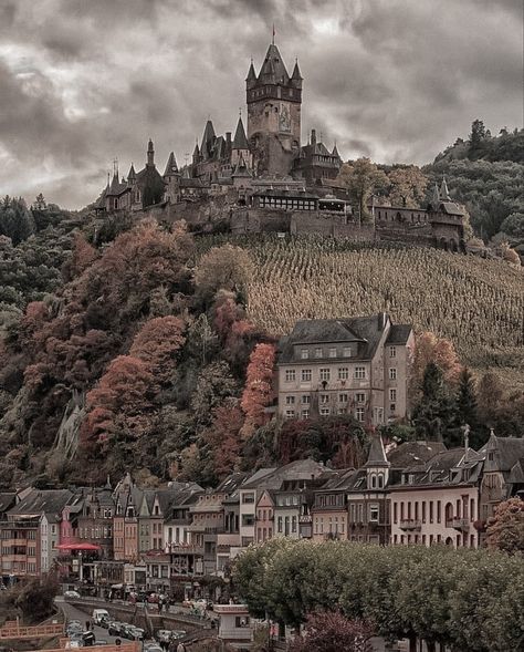 Fairytale Aesthetic, Castle Aesthetic, Royal Aesthetic, Fantasy Castle, Fantasy Setting, Beautiful Castles, Academia Aesthetic, Fantasy Aesthetic, Medieval Fantasy