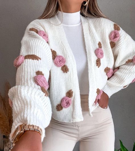 Flower Cardigan Outfit, Cardigan Outfit Aesthetic, Winter Cardigan Outfit, Yarn Clothes, Crochet Sweater Design, Trendy Date Night Outfit, Date Night Outfit Ideas, Night Outfit Ideas, Flower Cardigan