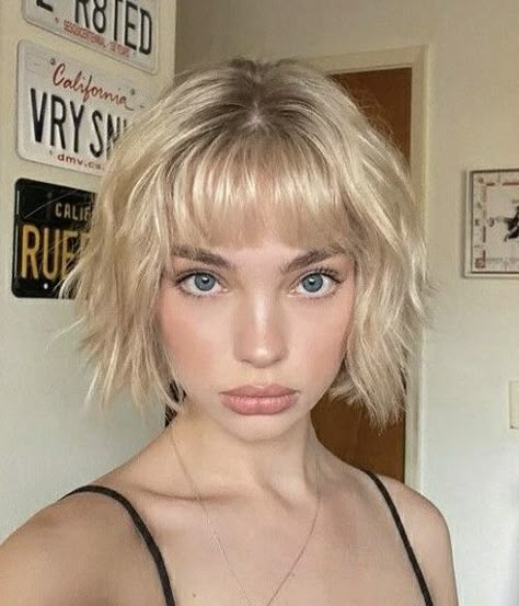 Kort Bob, Hair 2022, Short Blonde Haircuts, Haircut Inspo, Hair Cut Ideas, Hairstyle Inspo, Short Blonde, Short Hair With Bangs, Short Blonde Hair