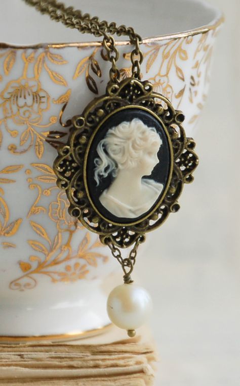 Victorian CAMEO Necklace Vintage Style Black Vintage Style Tattoos, Victorian Cameo, Bijoux Art Nouveau, Romantic Jewelry, Bainbridge Island, Cameo Jewelry, Vintage Cameo, Cameo Necklace, Cameo Pendant