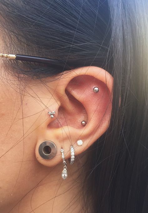 Conch And Flat Piercing Together, Tragus And Flat Piercing, Conch And Flat Piercing, Fake Cartilage Piercing, Full Ear Piercings, Triple Lobe, Triple Lobe Piercing, Heart Ear Cuff, Flat Piercing